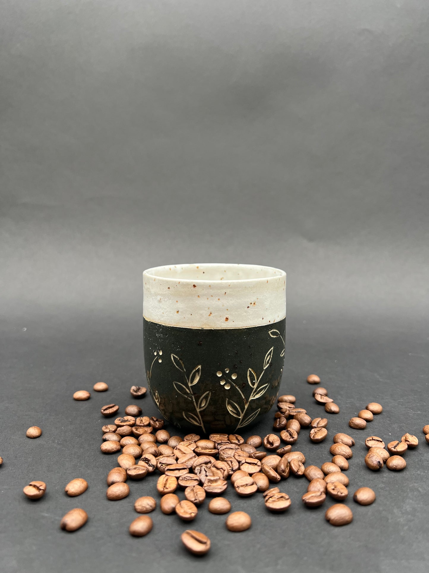 Sgraffito Becher S/W