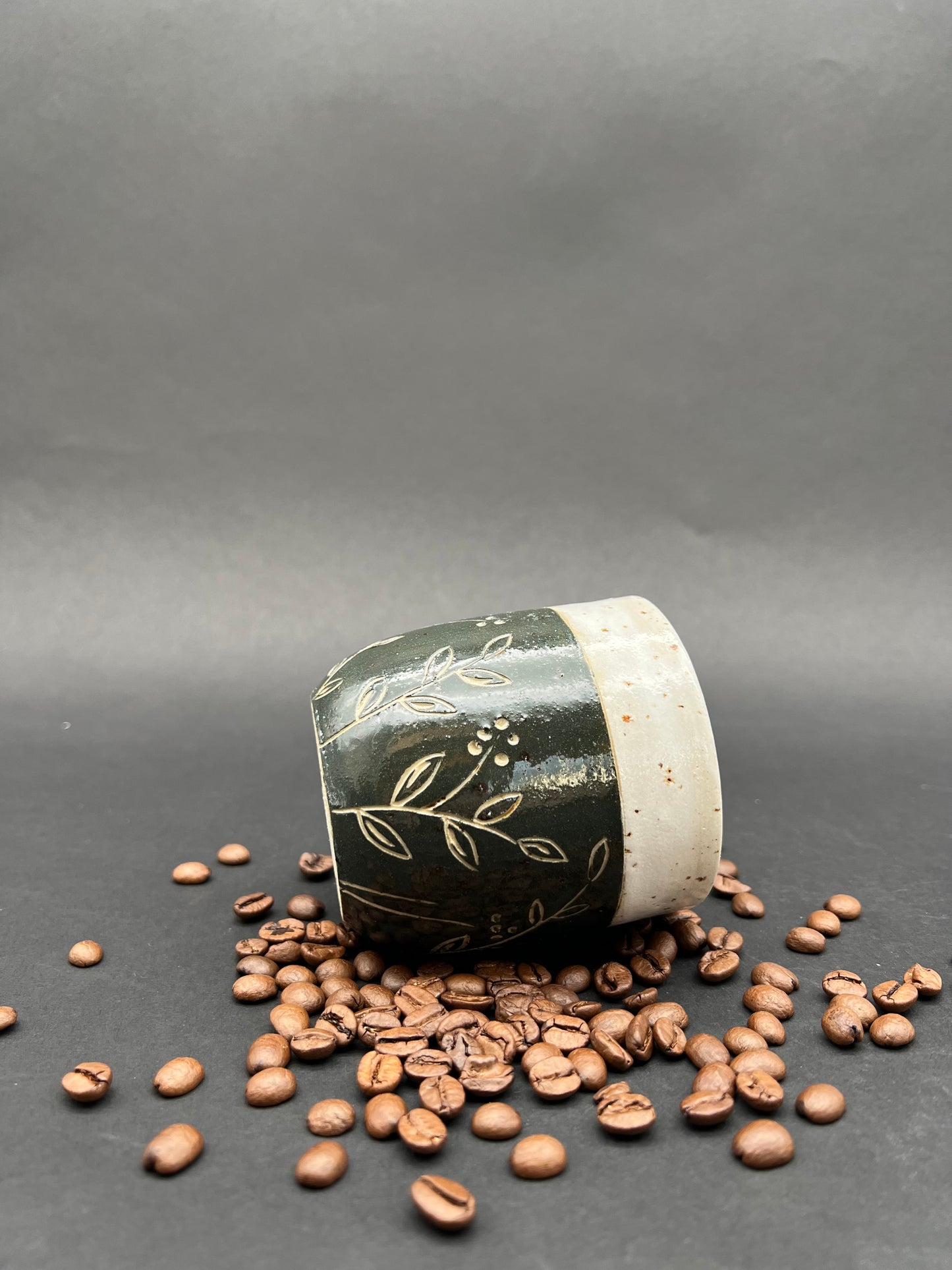 Sgraffito Becher S/W