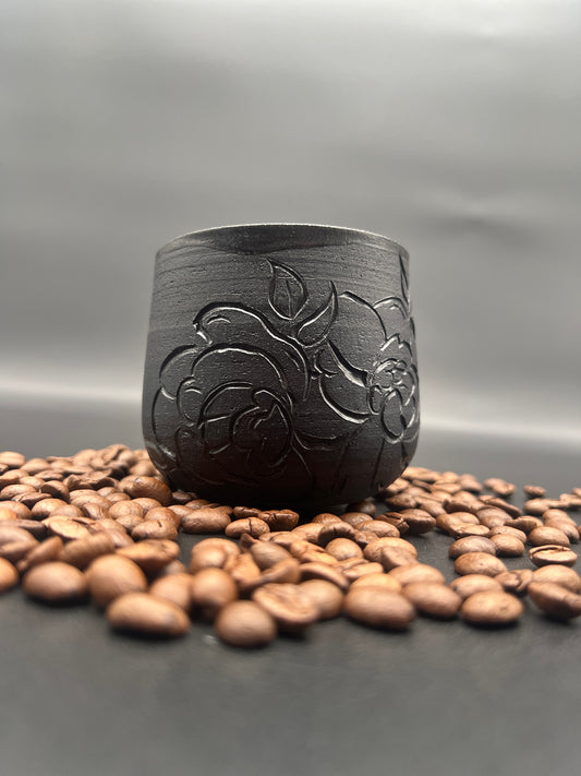Pfingsrosenbecher black Edition Sgraffito